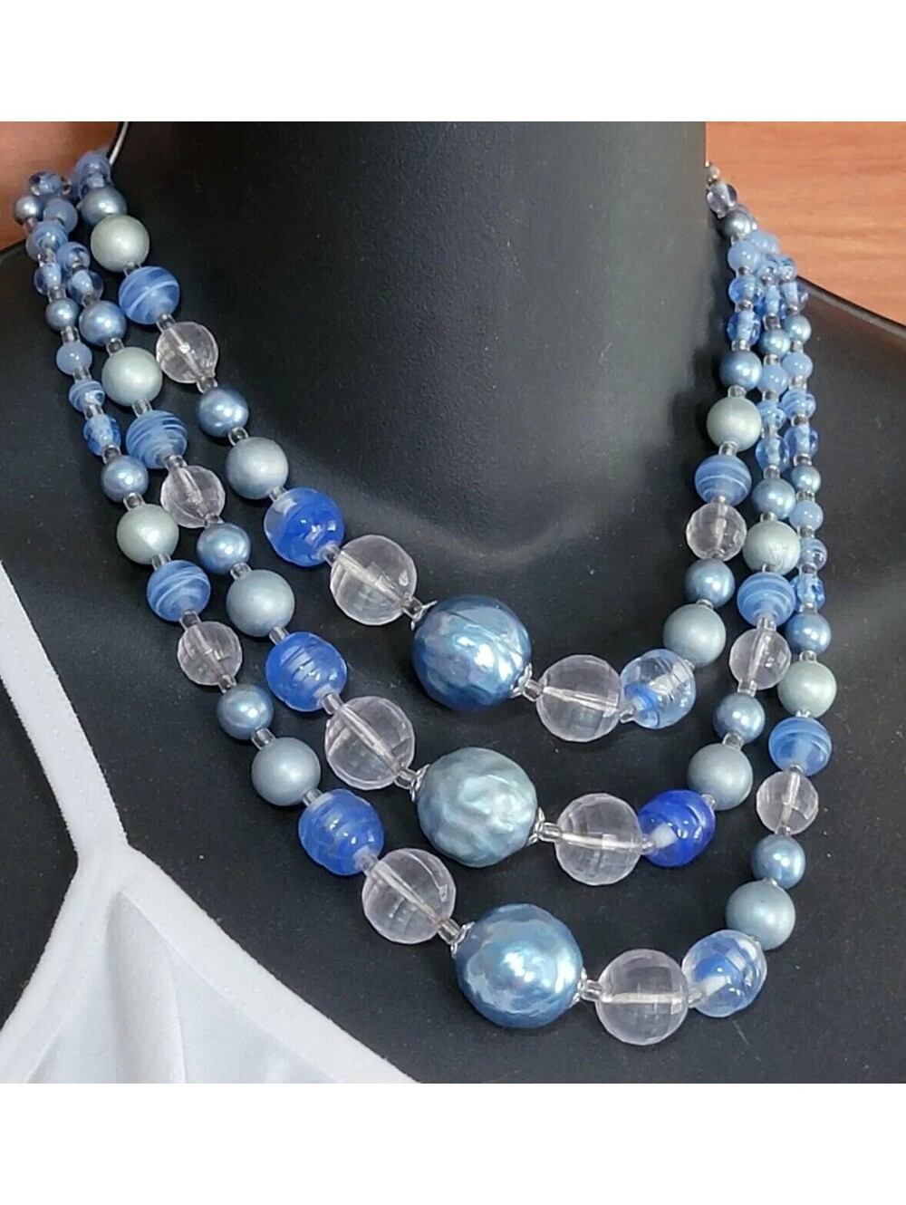 Mid-century Triple Strand Blue Beaded Necklace Hong Kong Lucite Vintage blu02-63